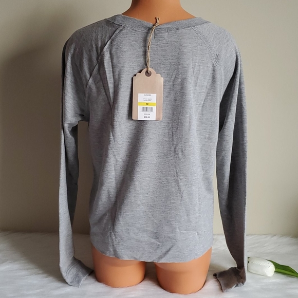 JUNIORS LONG SLEEVE SIZE M - Picture 2 of 3